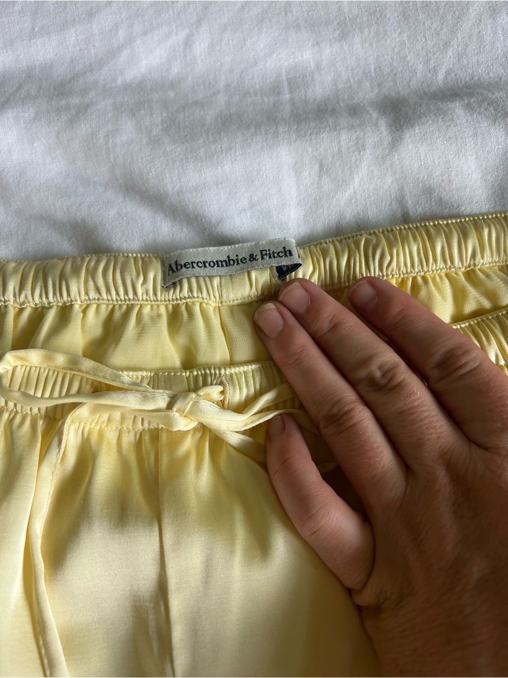 abercrombie & fitch gemma satin pull-on pants pastel butter yellow wide leg sz L - Picture 9 of 14